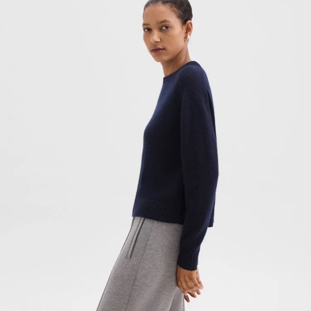 BANANA REPUBLIC STANDARD CREWNECK SWEATER